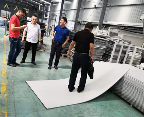 热烈欢迎土库曼斯坦中空塑料建筑模板经销商莅临我厂参观